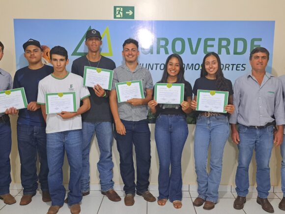 AGROVERDE entrega certificado a alunos do IFTM que participaram do torneio leiteiro de 2024