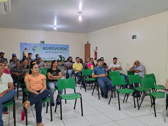 Em ritmo de carnaval, o setor de RH da AGROVERDE promoveu a segunda reunião do ano com seus colaboradores