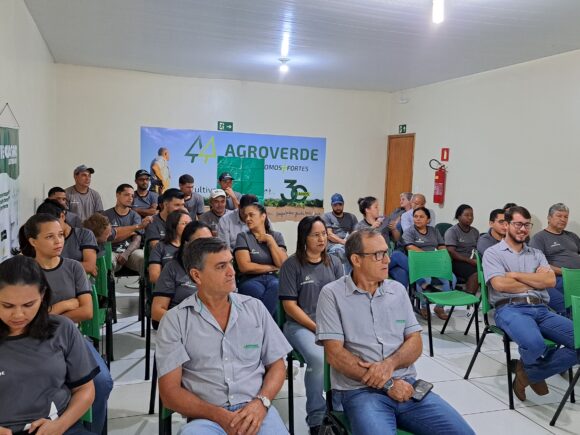Recreação e trabalho em equipe foram pauta da reunião mensal para os colaboradores da AGROVERDE