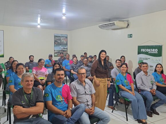 🌸 Reunião Mensal dos Colaboradores – Palestra sobre o Outubro Rosa com a Dra. Hellen Tuísa 💗